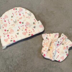 Carter's 2 Piece Hat and Mittens Set 0-3 Months NWT